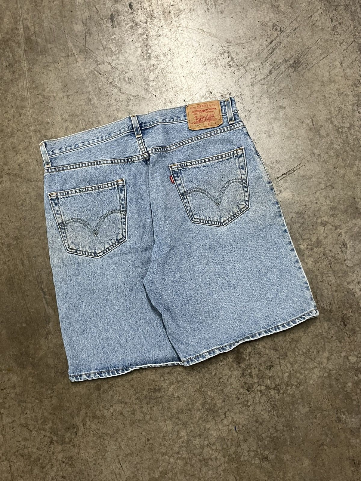 Levi's × Vintage Levi’s vintage 550 jorts baggy skater streetwear hype rare Size US 36 / EU 52 - 2 Thumbnail