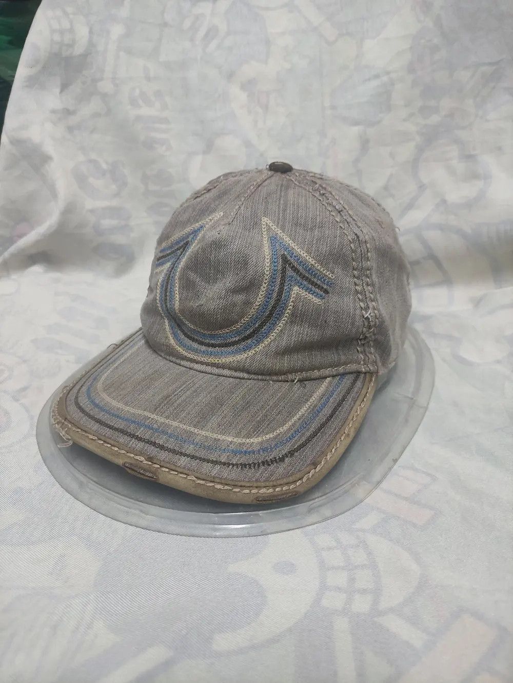 True Religion TRUE RELIGION RARE DESIGN DISTRESSED GRAY DENIM CAP Size ONE SIZE - 14 Thumbnail