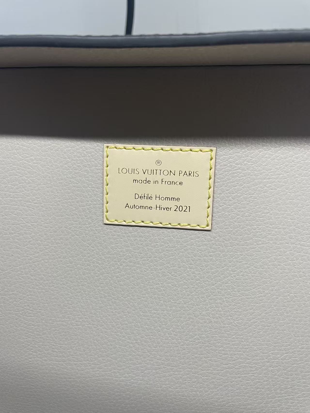 Louis Vuitton Louis Vuitton Monogram Pizza Box Record Case Size ONE SIZE - 9 Thumbnail