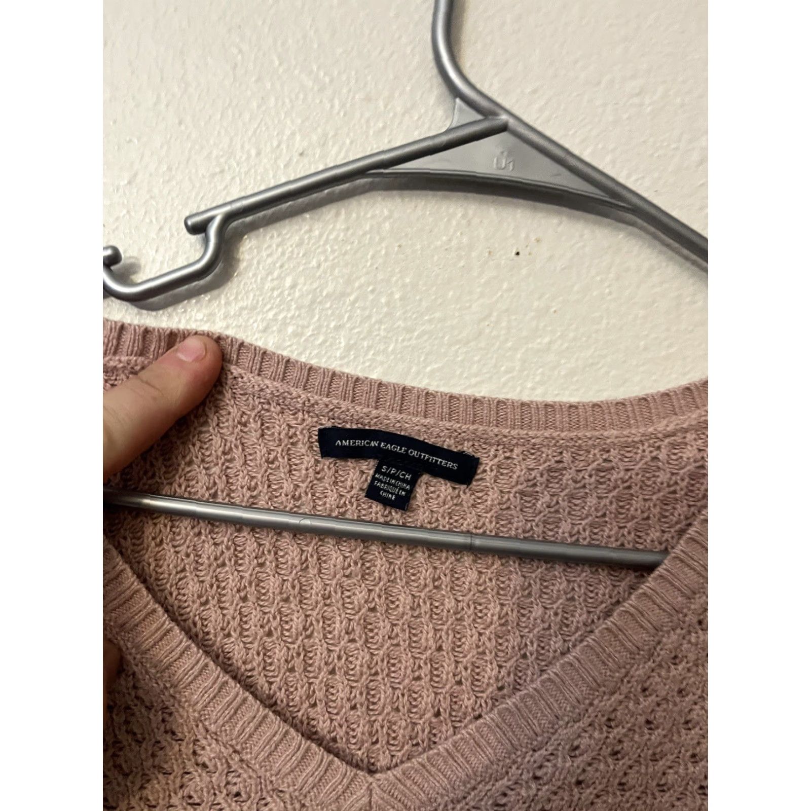 American Eagle Outfitters AMERICAN EAGLE Sweater Womens Small Pullover Knit V Neck Pink Size S / US 4 / IT 40 - 2 Thumbnail