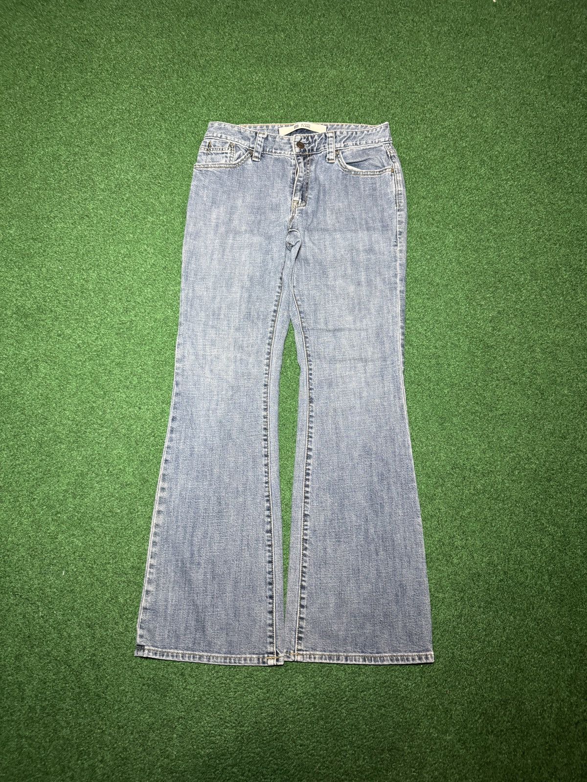 Gap Gap Denim Low Rise Flare 6 Regular 30x30 Light Wash Jeans Size 28" / US 6 / IT 42 - 1 Thumbnail