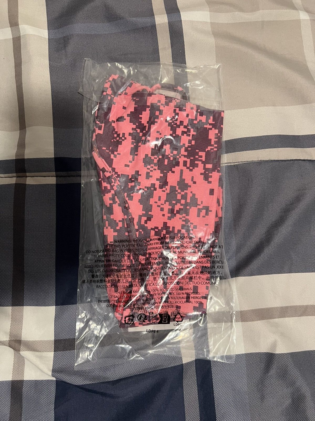 Supreme Supreme Heat Reactive Digi Camo Balaclava Pink Size ONE SIZE - 2 Thumbnail