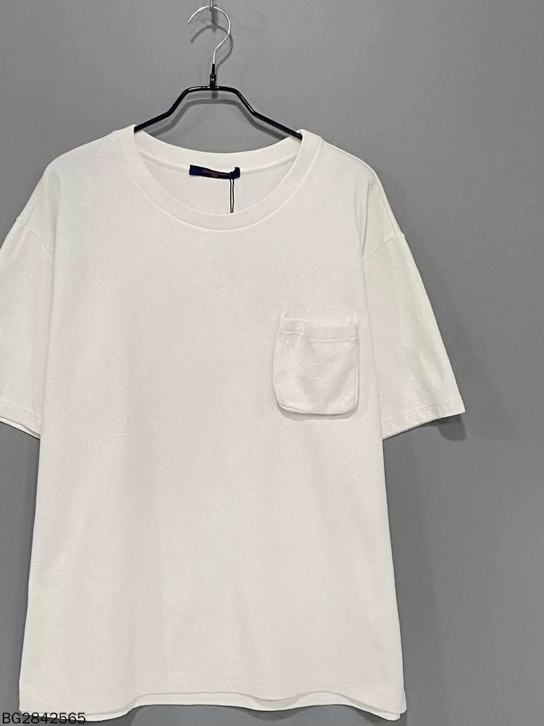 Louis Vuitton Louis Vuitton Short Sleeve Pocket T-shirt- Size XL / US 12-14 / IT 48-50 - 2 Thumbnail