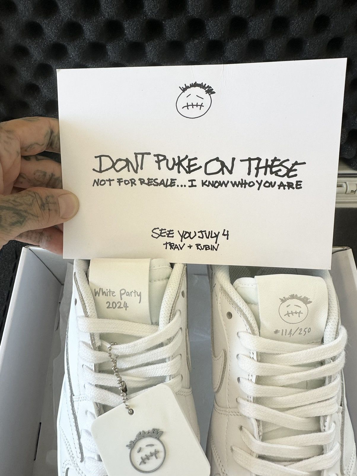 Jordan Brand × Travis Scott Nike TRAVIS SCOTT MICHAEL RUBIN JULY 4 invite & George Condo Size US 8.5 / EU 41-42 - 16 Thumbnail