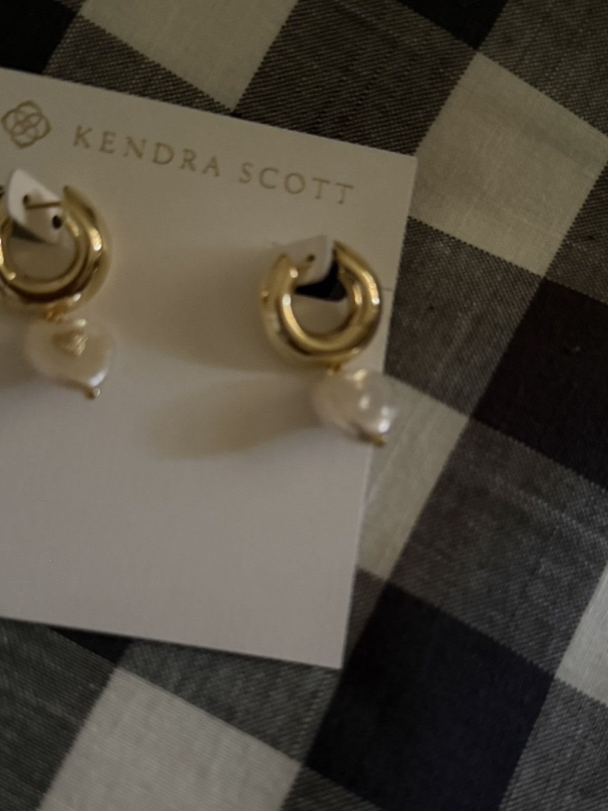 Kendra Scott Kendra Scott Sasha Heart in Gold Huggies w/Pearl Heart Charm Size ONE SIZE - 10 Thumbnail