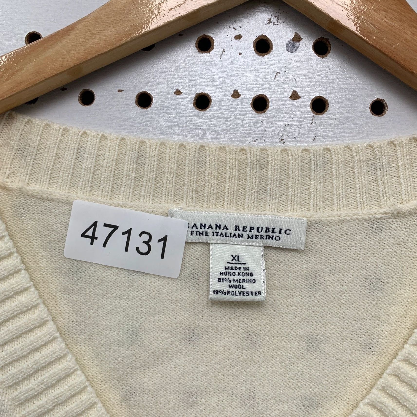 Banana Republic VINTAGE Banana Republic Merino Wool Sweater Womens XL Cream Fine Italian V Neck Size XL / US 12-14 / IT 48-50 - 3 Thumbnail