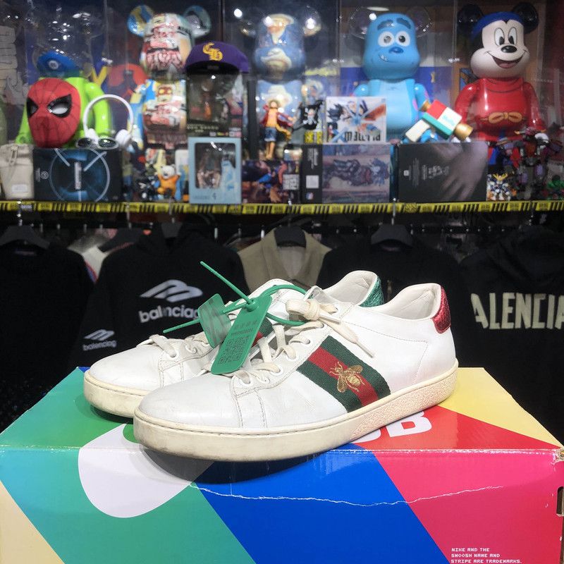 Gucci Gucci Ace Leather Sneakers with Bee Design 0079 Size US 6 / IT 36 - 1 Thumbnail