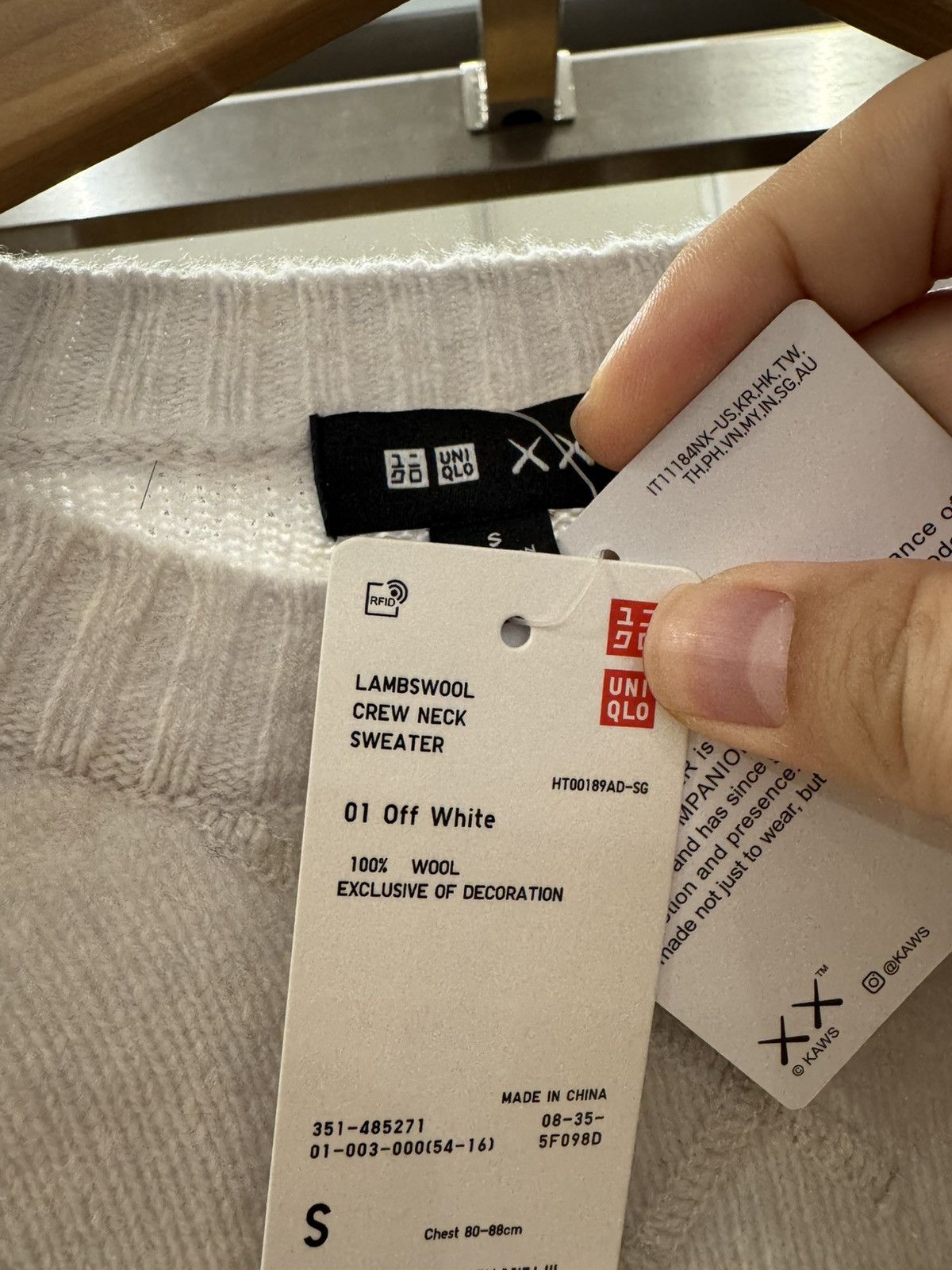 Kaws × Uniqlo Uniqlo X Kaws Lambswool Crew Neck Sweater Size US S / EU 44-46 / 1 - 6 Thumbnail