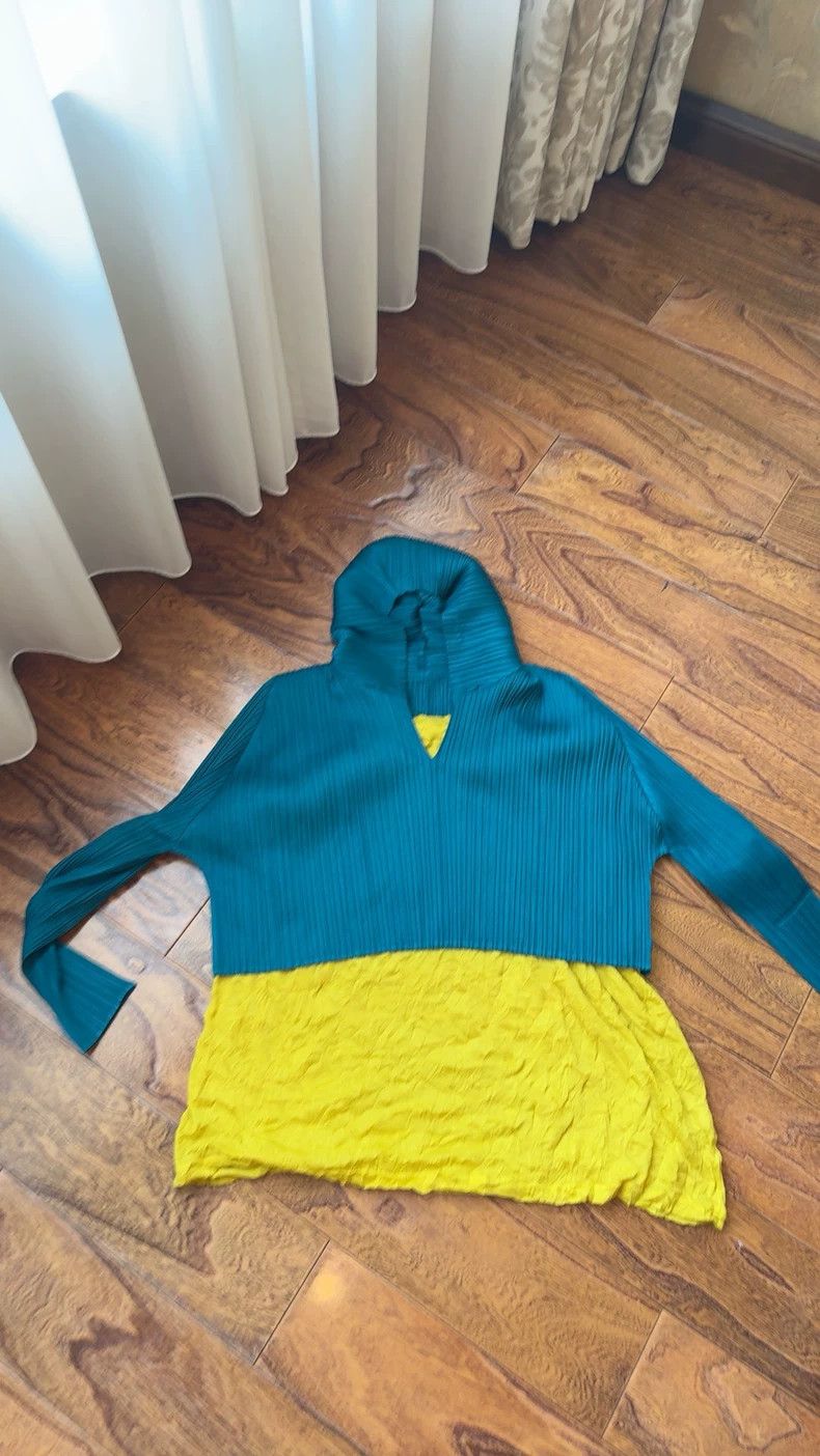 Issey Miyake Issey Miyake Blue pleated hoodie Size XS / US 0-2 / IT 36-38 - 4 Thumbnail