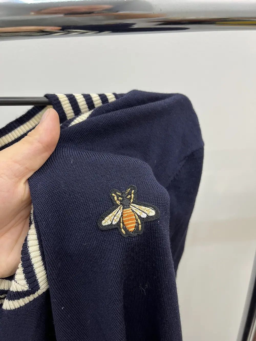 Gucci Gucci Bee Embroidery V-Neck Wool Sweater Size US L / EU 52-54 / 3 - 2 Thumbnail