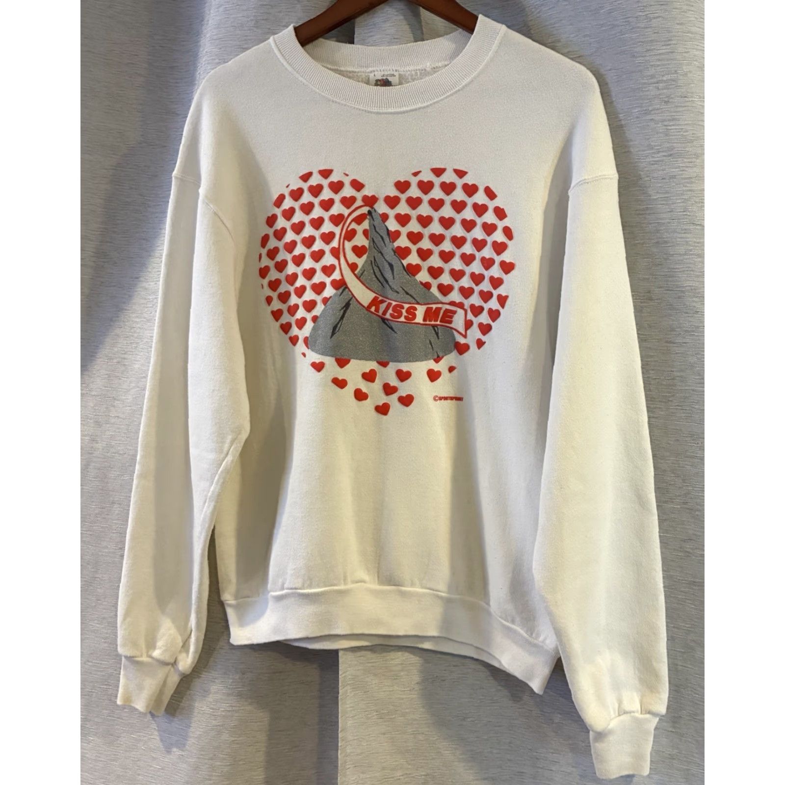 Fruit Of The Loom VINTAGE Kiss Me Heart 90s Crewneck Sweater Fruit of the Loom Women Large White Pullover Cotton Polyester Hearts Size L / US 10 / IT 46 - 2 Thumbnail