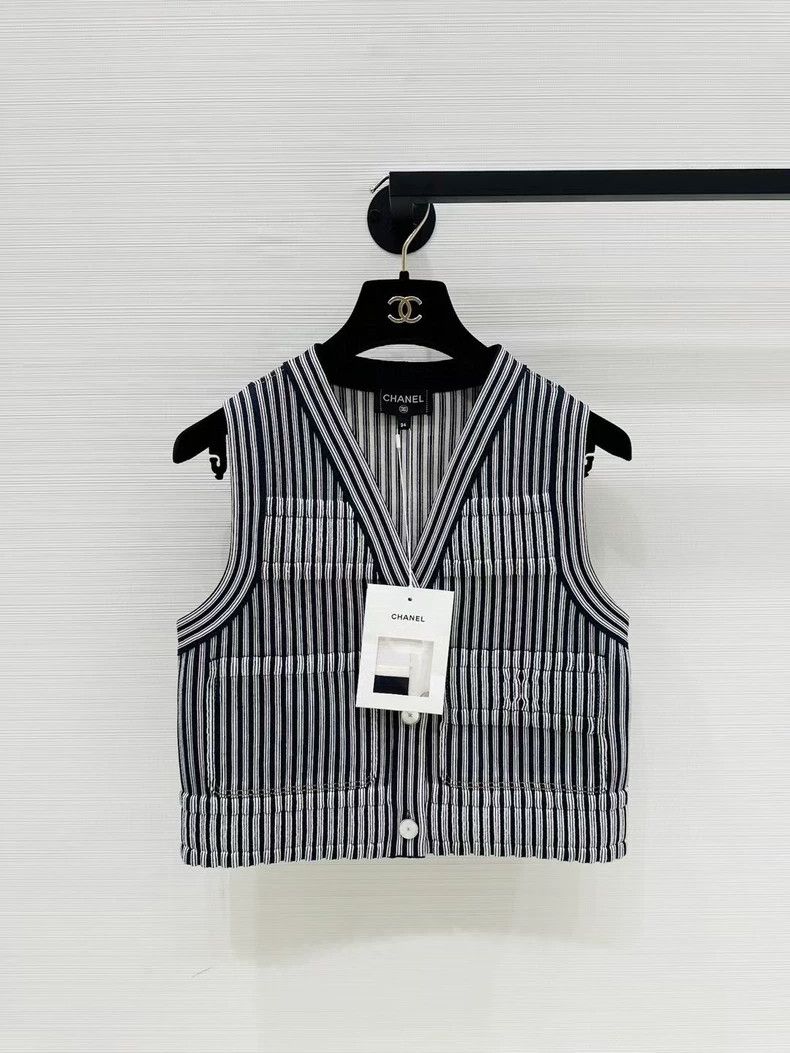 Chanel Chanel 25P new striped V-neck vest Size XXS / US 00 / IT 34 - 1 Thumbnail