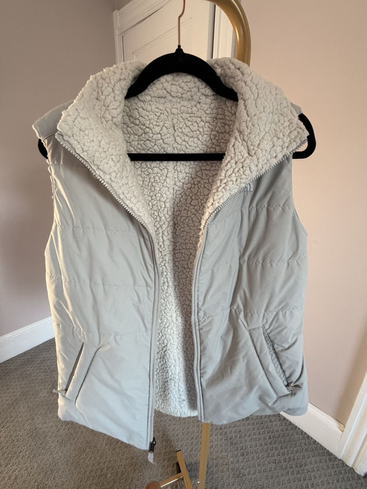 The North Face The North Face Sherpa Lined Puffer Vest Medium Cream Size M / US 6-8 / IT 42-44 - 1 Thumbnail