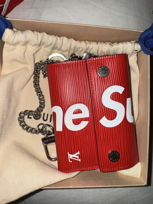 Supreme lv hot sale chain wallet