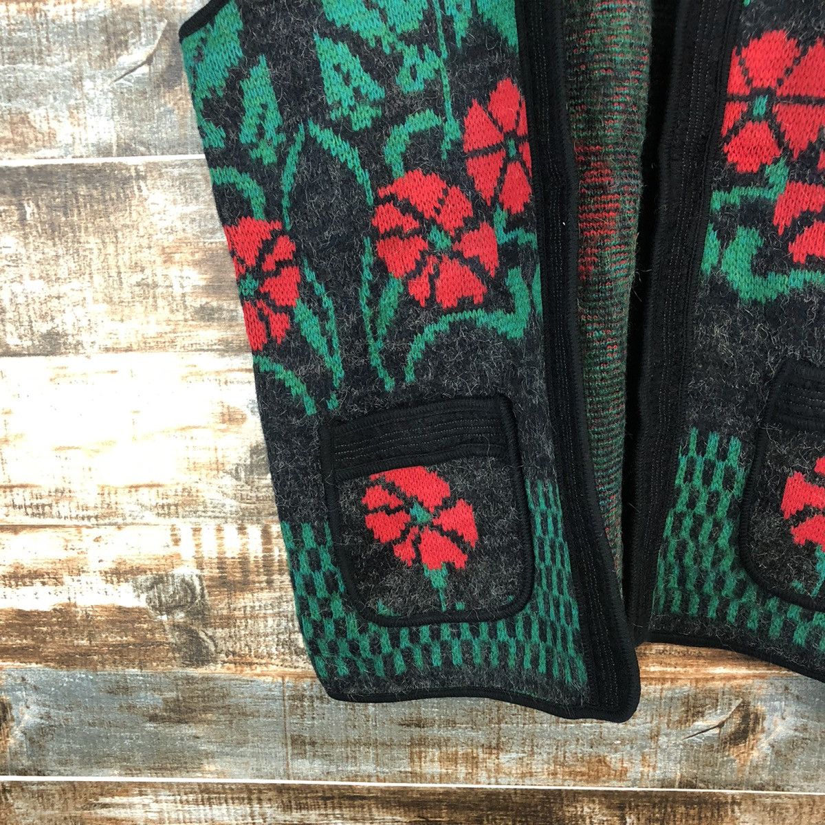 Vintage Vintage art Japan green Vest Knitwear #A1797 Size US M / EU 48-50 / 2 - 7 Thumbnail