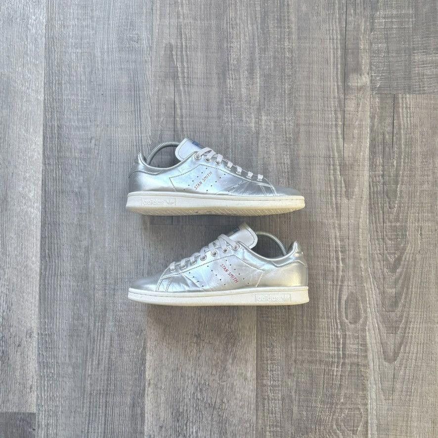 Adidas ADIDAS • Stan Smith "2019 Silver Metallic" (7.5M) Size US 7.5 / EU 40-41 - 1 Thumbnail