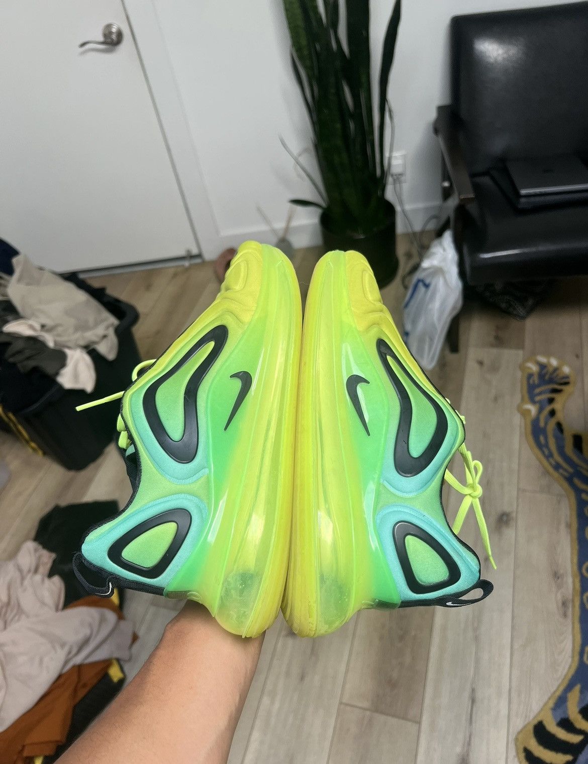 Nike Nike Air Max 720 Volt Size US 11 / EU 44 - 3 Thumbnail