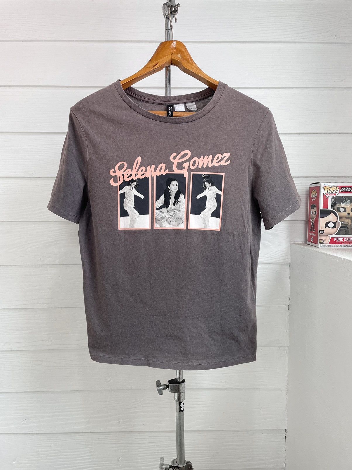 Band Tees × H&M SELENA GOMEZ X H&M (2020) Size M / US 6-8 / IT 42-44 - 1 Thumbnail