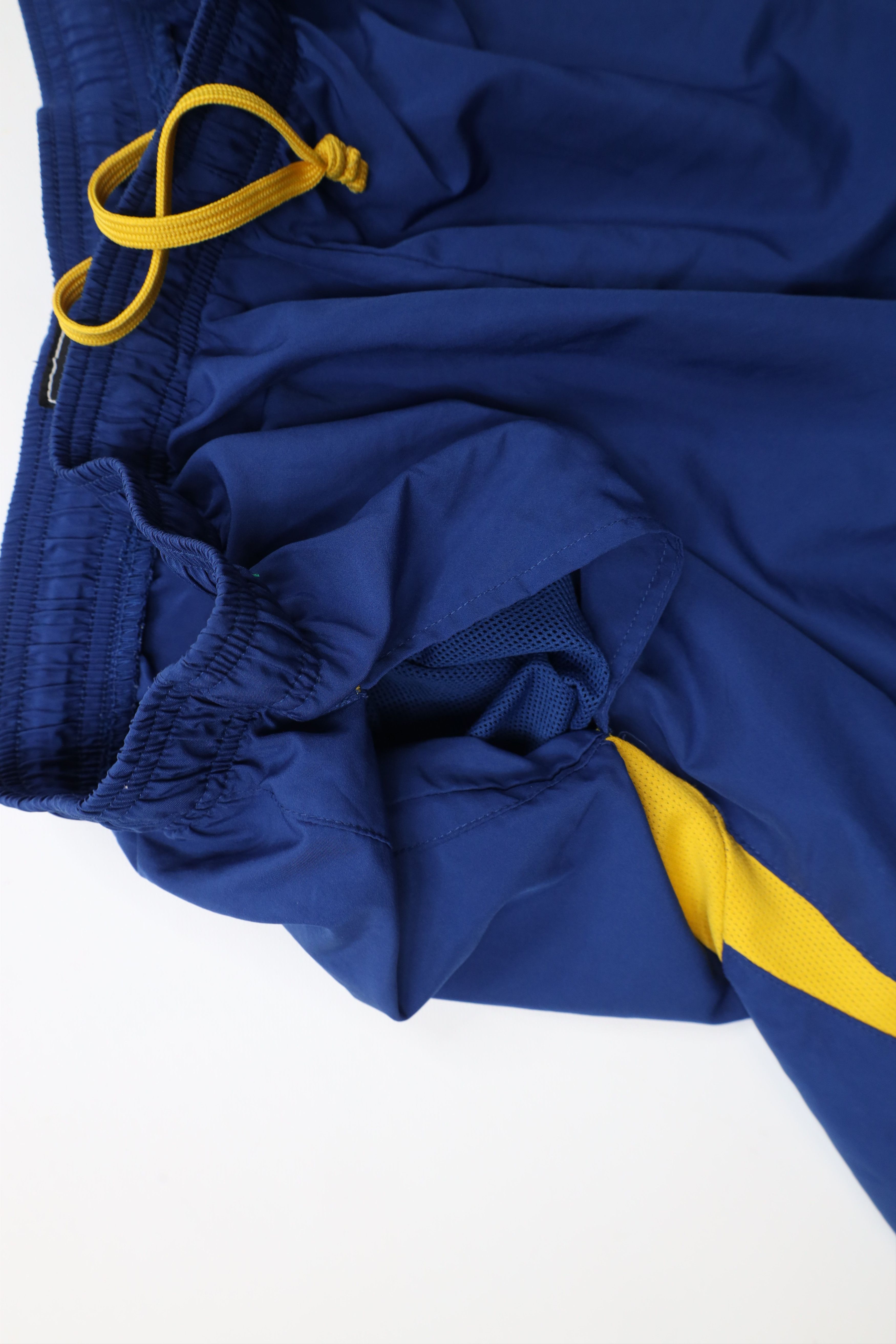Champion × Vintage Vintage 90s Champion Classic Logo Running Soccer Shorts Blue Size US 36 / EU 52 - 8 Thumbnail