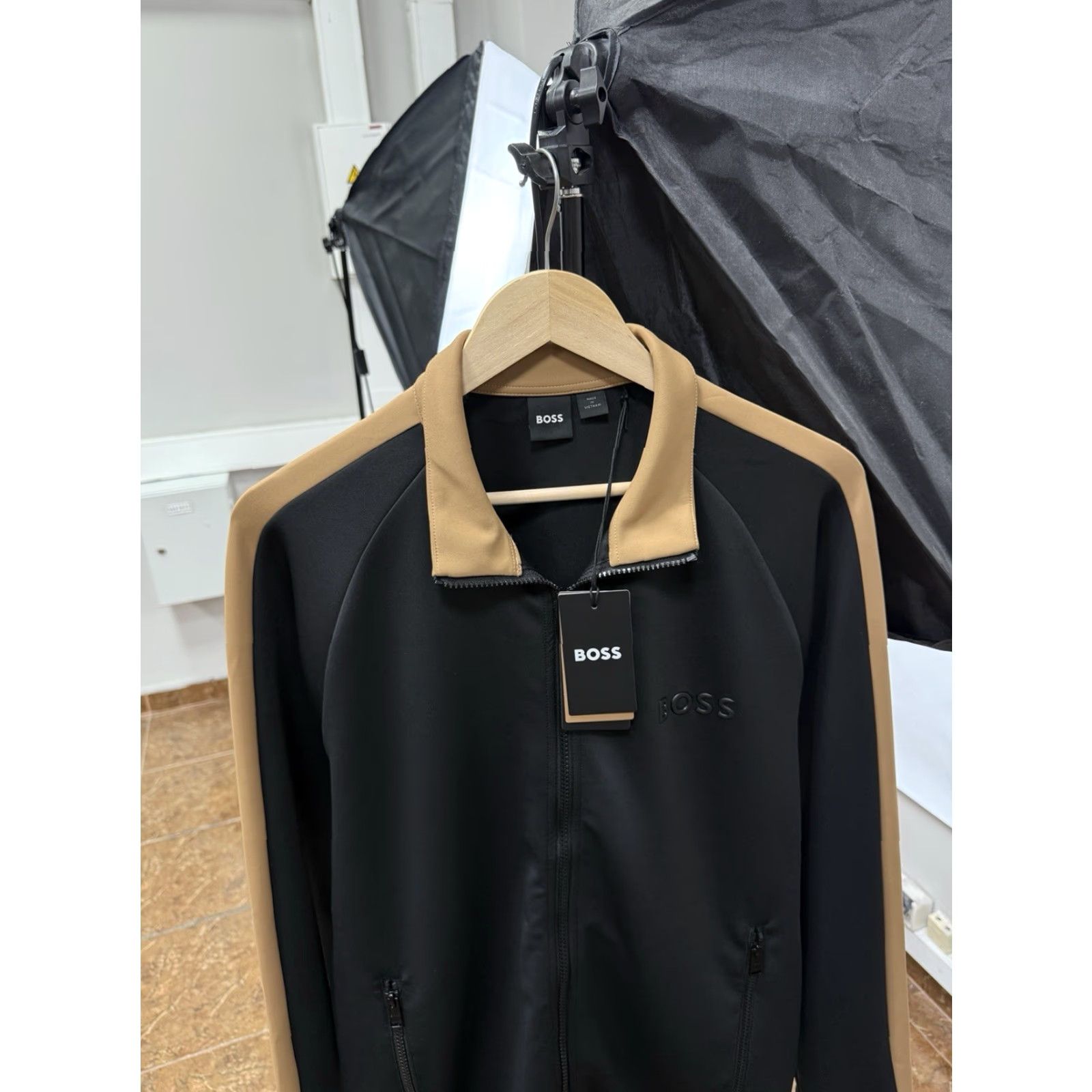 Hugo Boss NEW Hugo Boss Athleisure Track Zip Jacket NWT Classic L Black Mens Zip Front, Full Zip, Hood? (Info: From title) Size US L / EU 52-54 / 3 - 7 Thumbnail