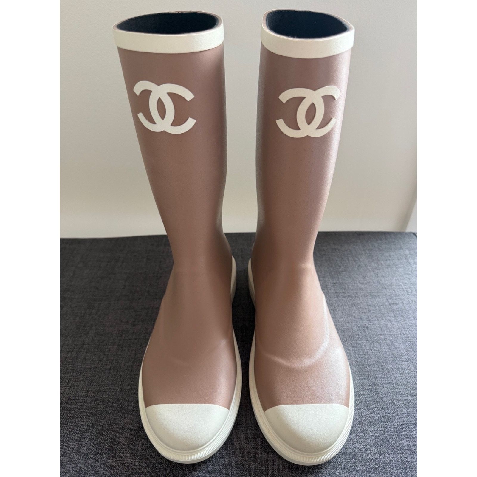 Chanel Chanel Beige White CC Logo Rubber Rain Boots 41 Size US 10 / IT 40 - 15 Thumbnail