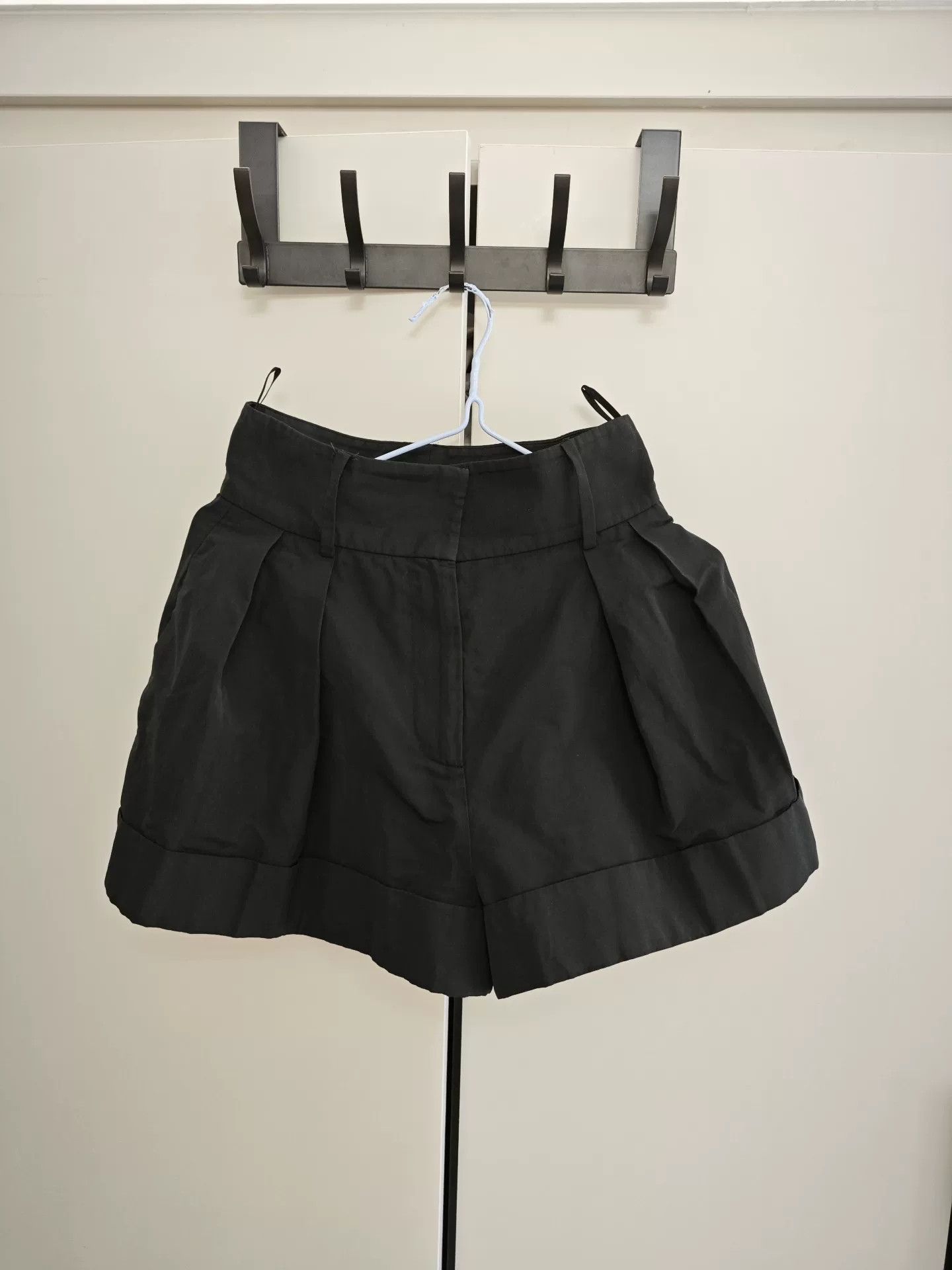 Valentino Valentino Women's Black Shorts Size 38 Size 38" / US 16 / IT 52 - 1 Thumbnail