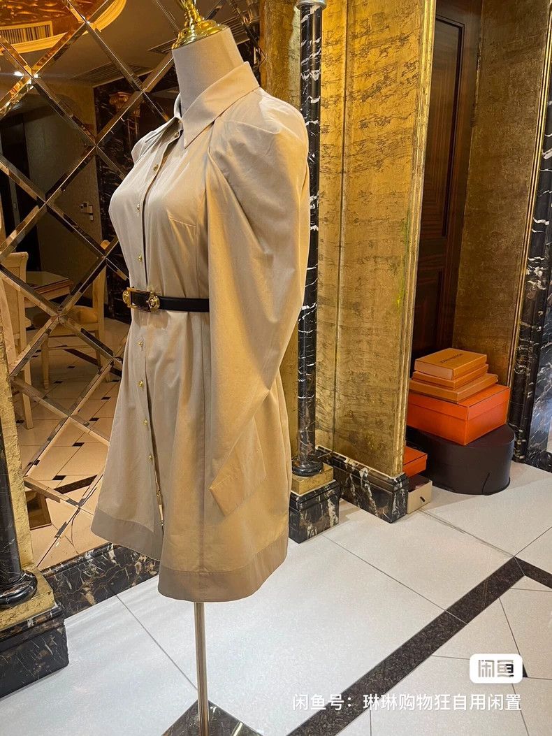 Versace Versace Court lamb shank sleeves right-angled shoulder lin Size M / US 6-8 / IT 42-44 - 4 Thumbnail