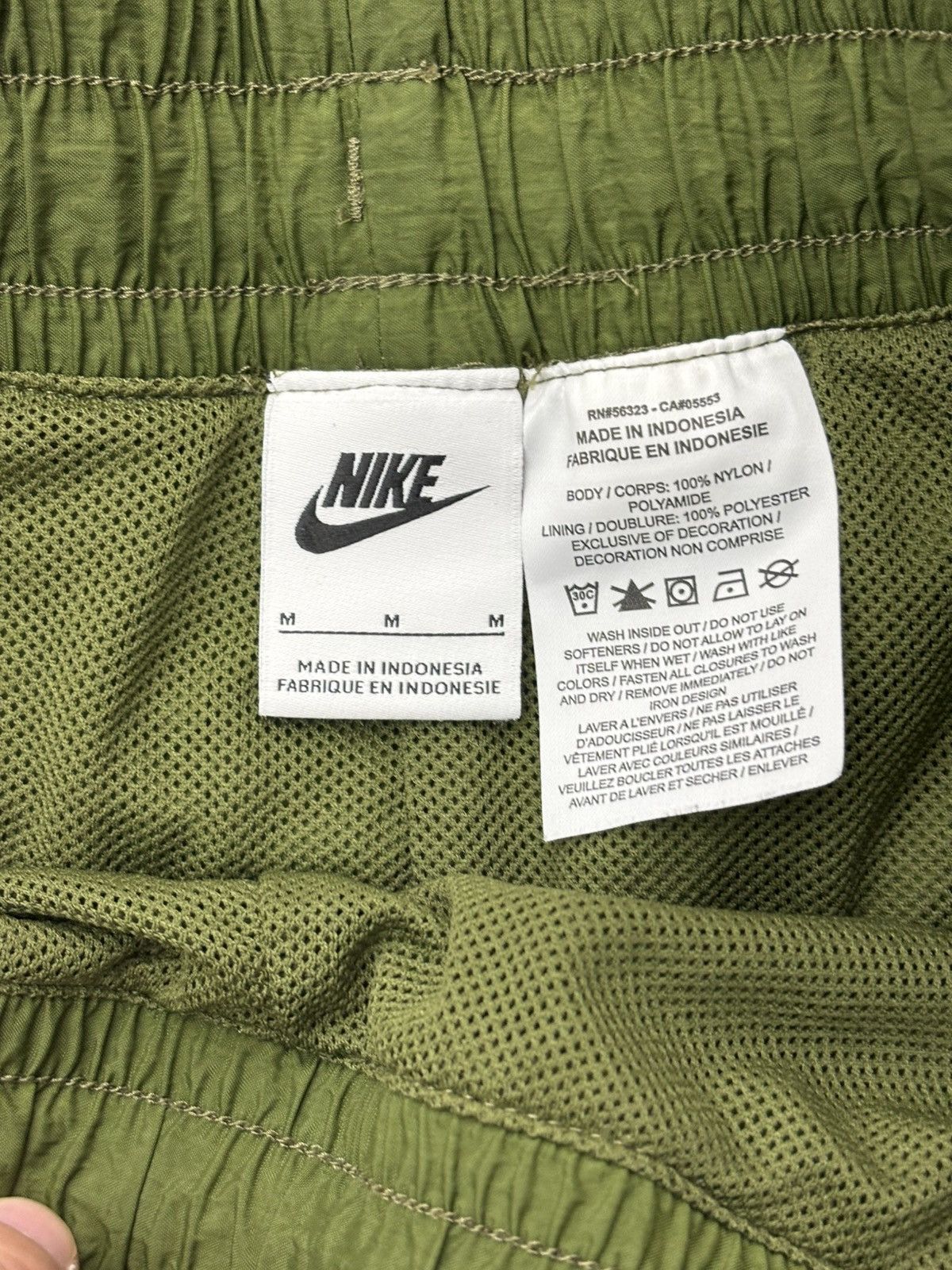 Nike Vintage Nike Nylon shorts size Medium Size US 34 / EU 50 - 2 Thumbnail