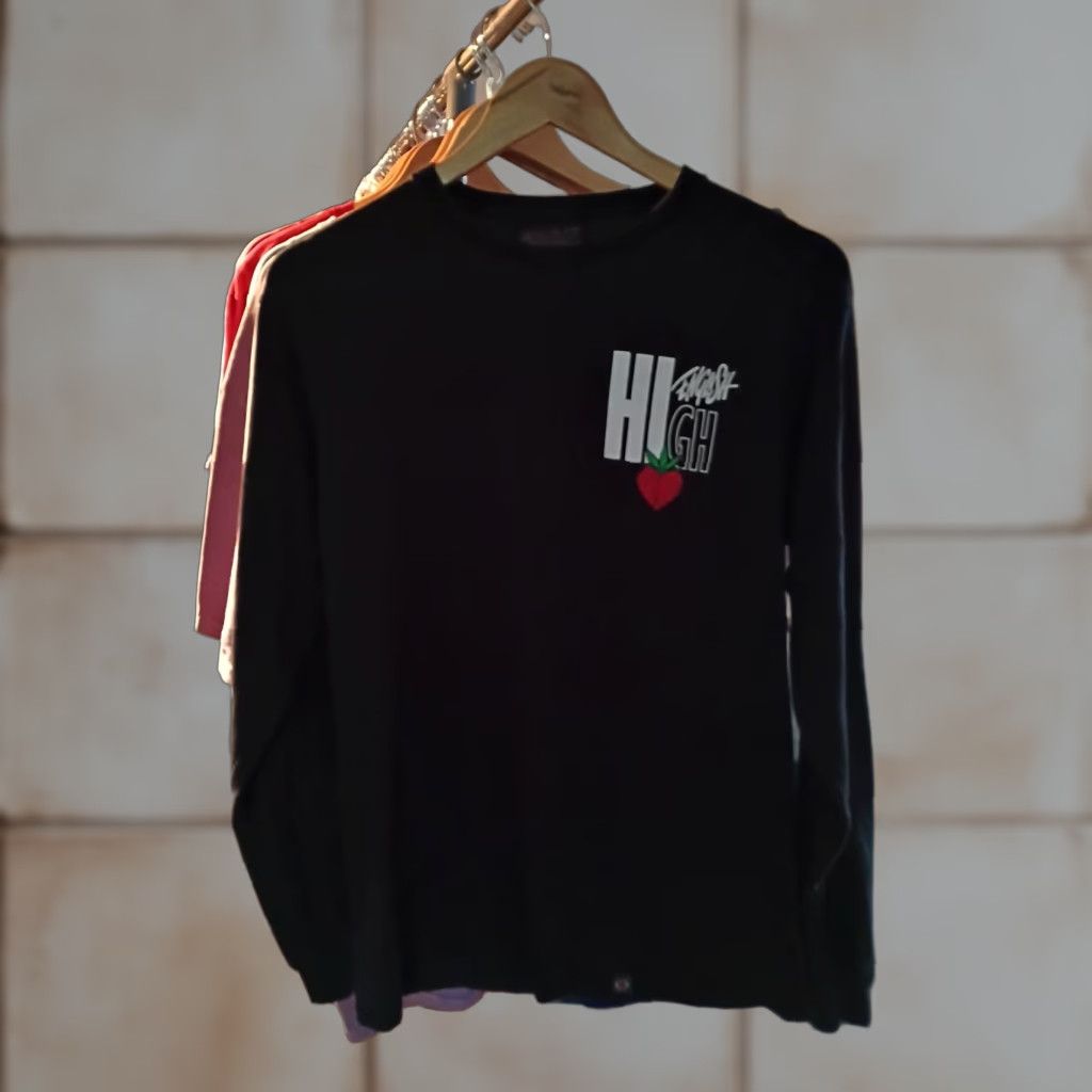 Vintage VINTAGE High Times English Long Sleeve Tee M Strawberry Kush Adults Only Crazy Promo Size US M / EU 48-50 / 2 - 1 Thumbnail