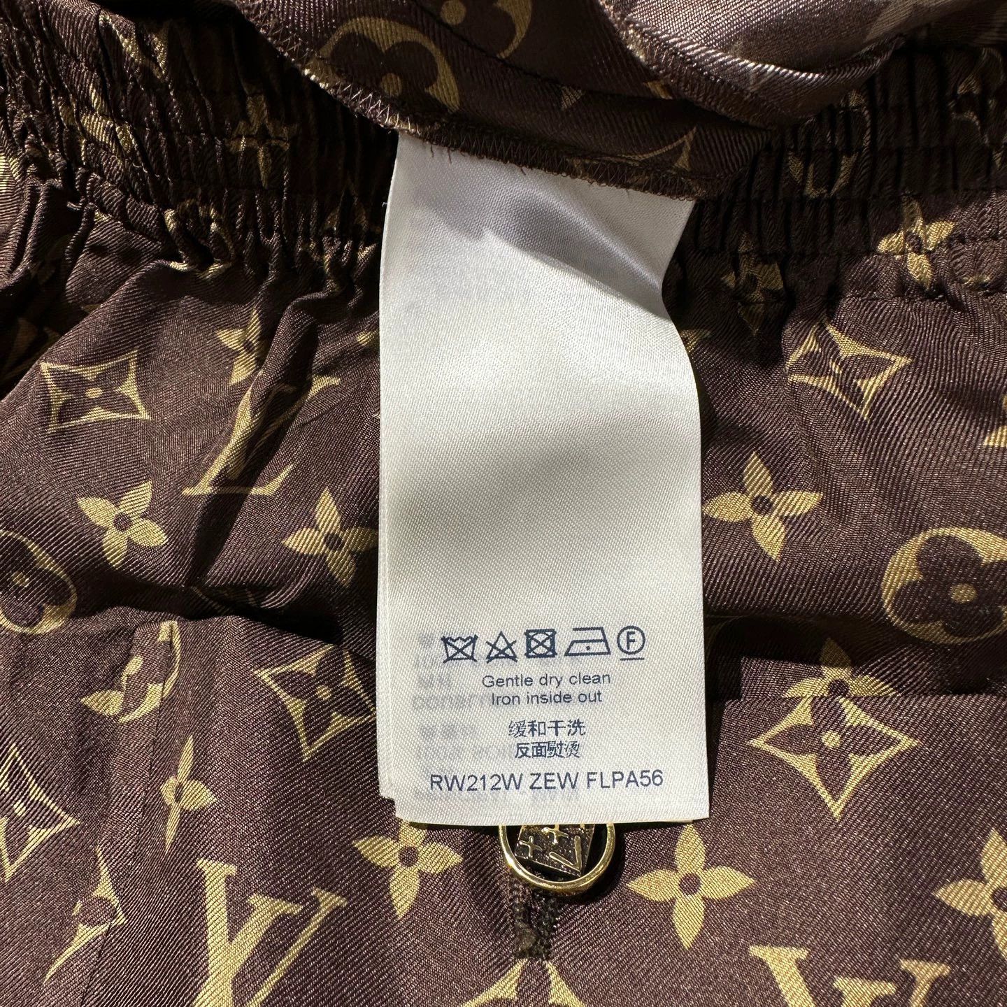 Louis Vuitton Louis Vuitton Monogram All-Over Silk Shorts 34 Size 25" / US 0 / IT 36 - 4 Thumbnail