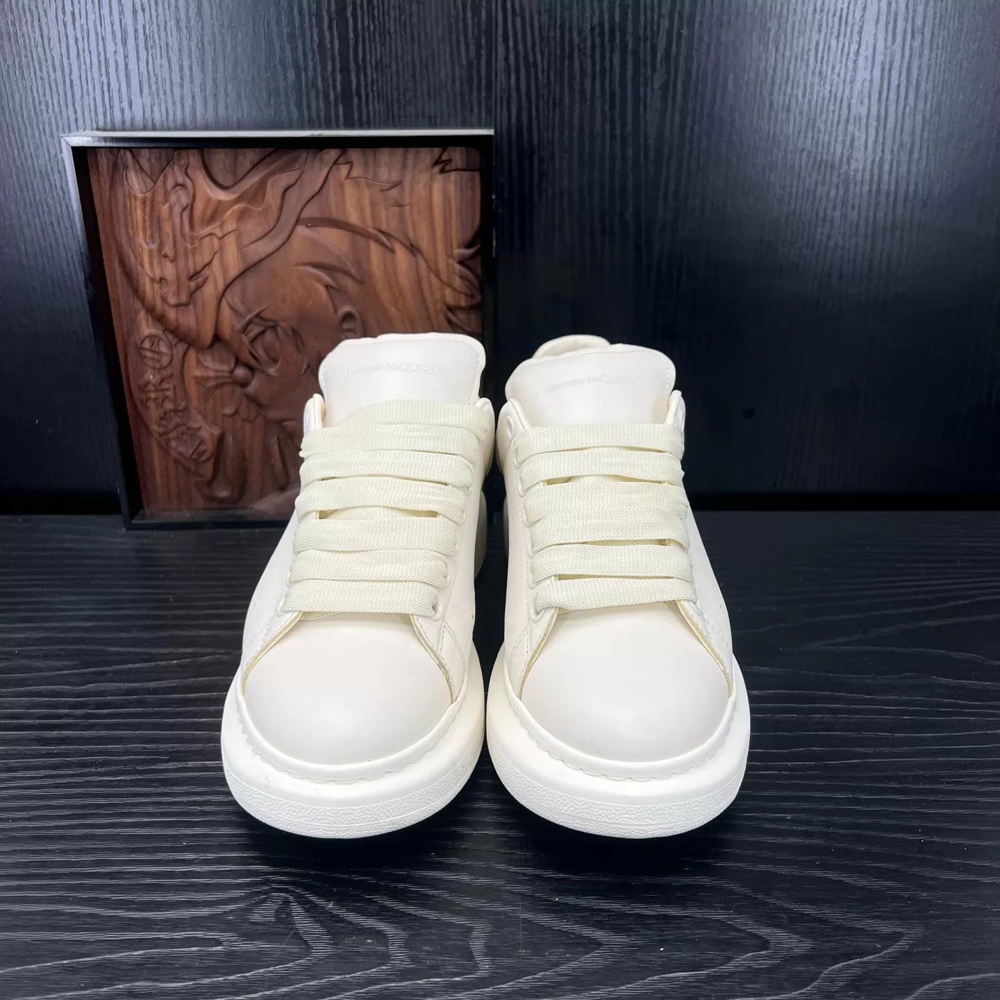 Alexander McQueen Alexander McQueen Green Tail Sneaker 38 Women's Size US 7.5 / IT 37.5 - 5 Thumbnail