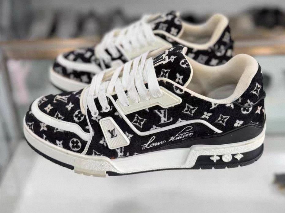Louis Vuitton Trainer flocked black and white full-print c