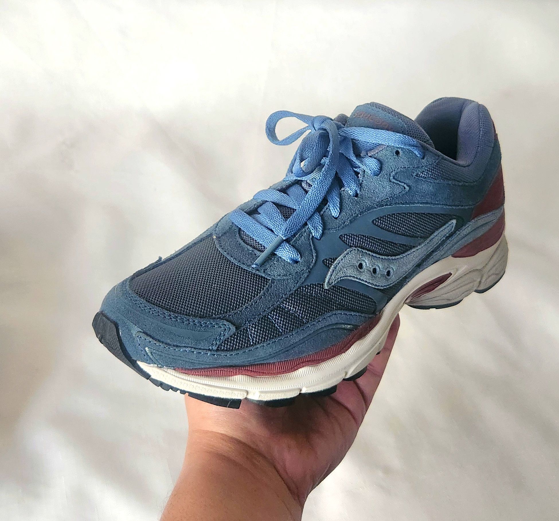 Saucony Saucony Progrid Omni 9 SPC Unisex Navy Blue Burgandy size 9 Size US 9 / EU 42 - 1 Thumbnail