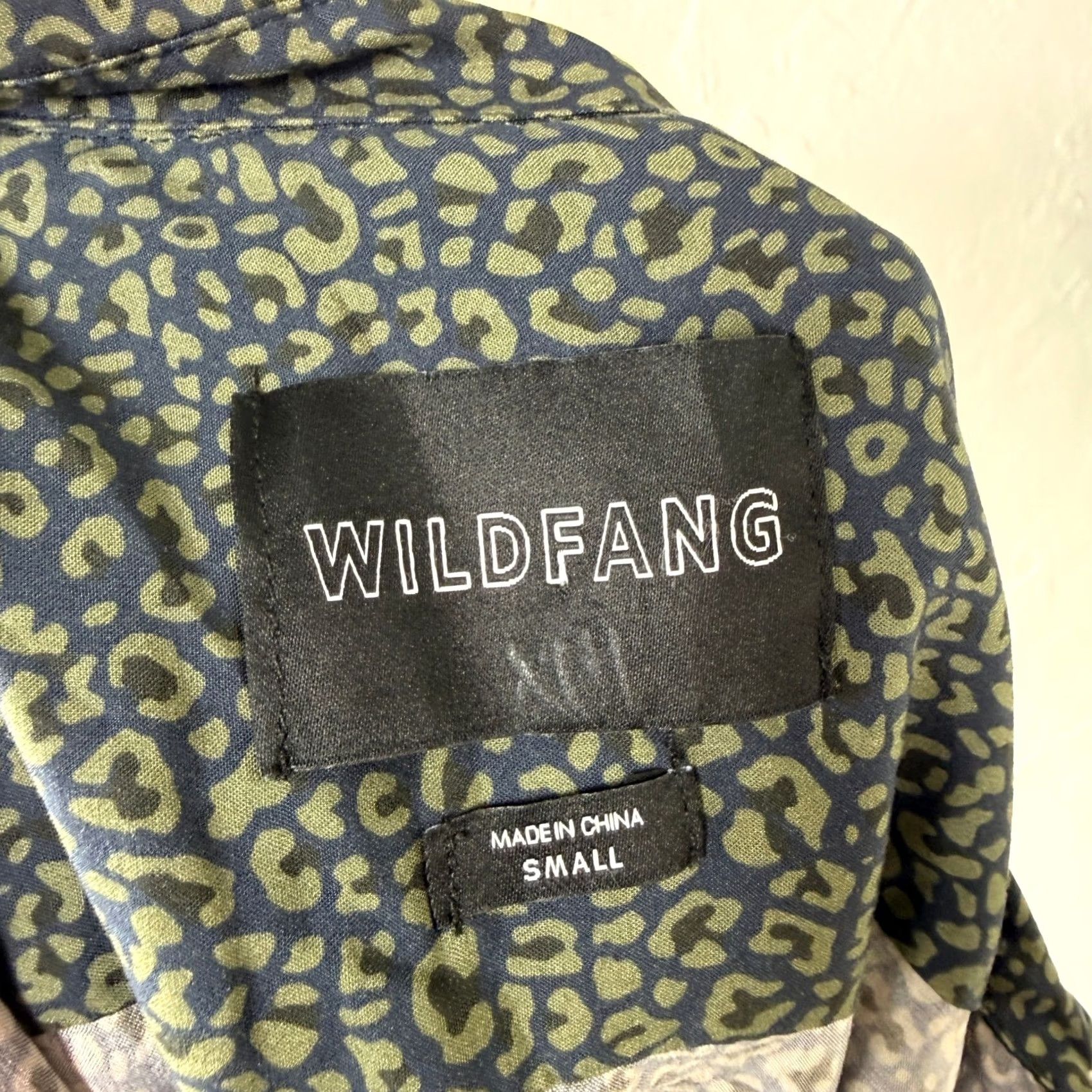 Wildfang Wildfang Women's Shirt S Animal Print Button Up Sleeveless Rayon II29 Blue Size S / US 4 / IT 40 - 6 Thumbnail