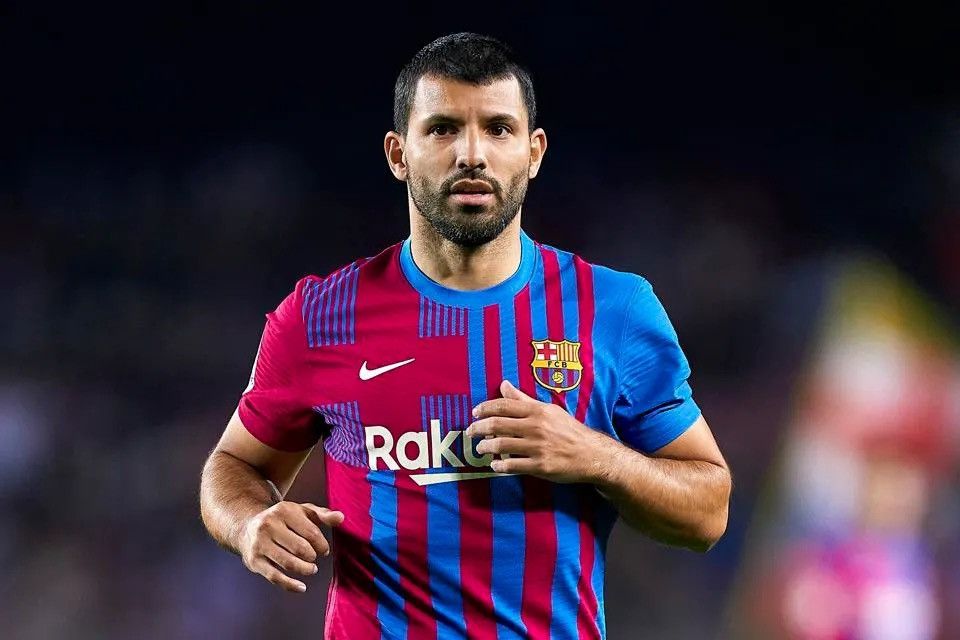 Nike BARCELONA NIKE 2021/2022 FOOTBALL HOME JERSEY #19 AGUERO Size US M / EU 48-50 / 2 - 14 Thumbnail