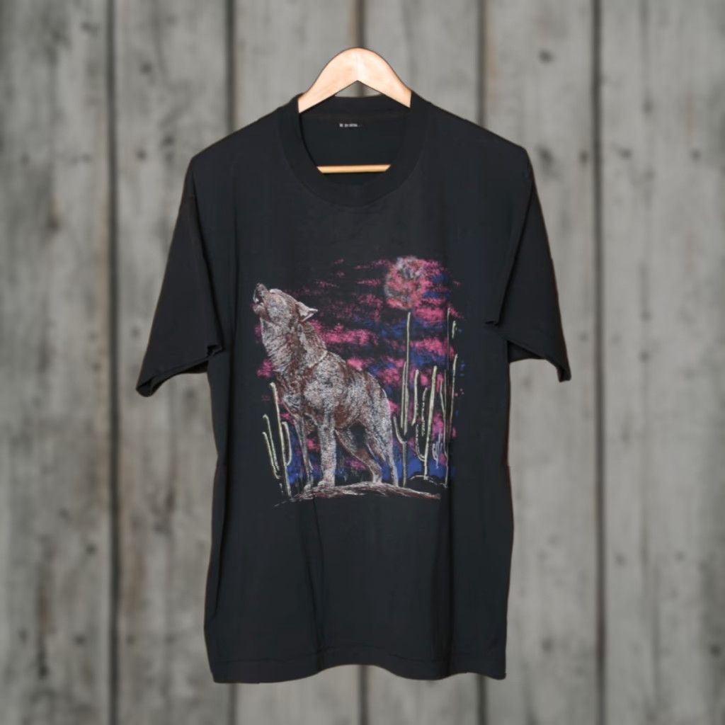 Vintage VINTAGE Howling Wolf Desert Sunset Graphic Single Stitch T-Shirt XL Black Mens Short Sleeve Crew Neck 50/50 90s Size US XL / EU 56 / 4 - 1 Thumbnail