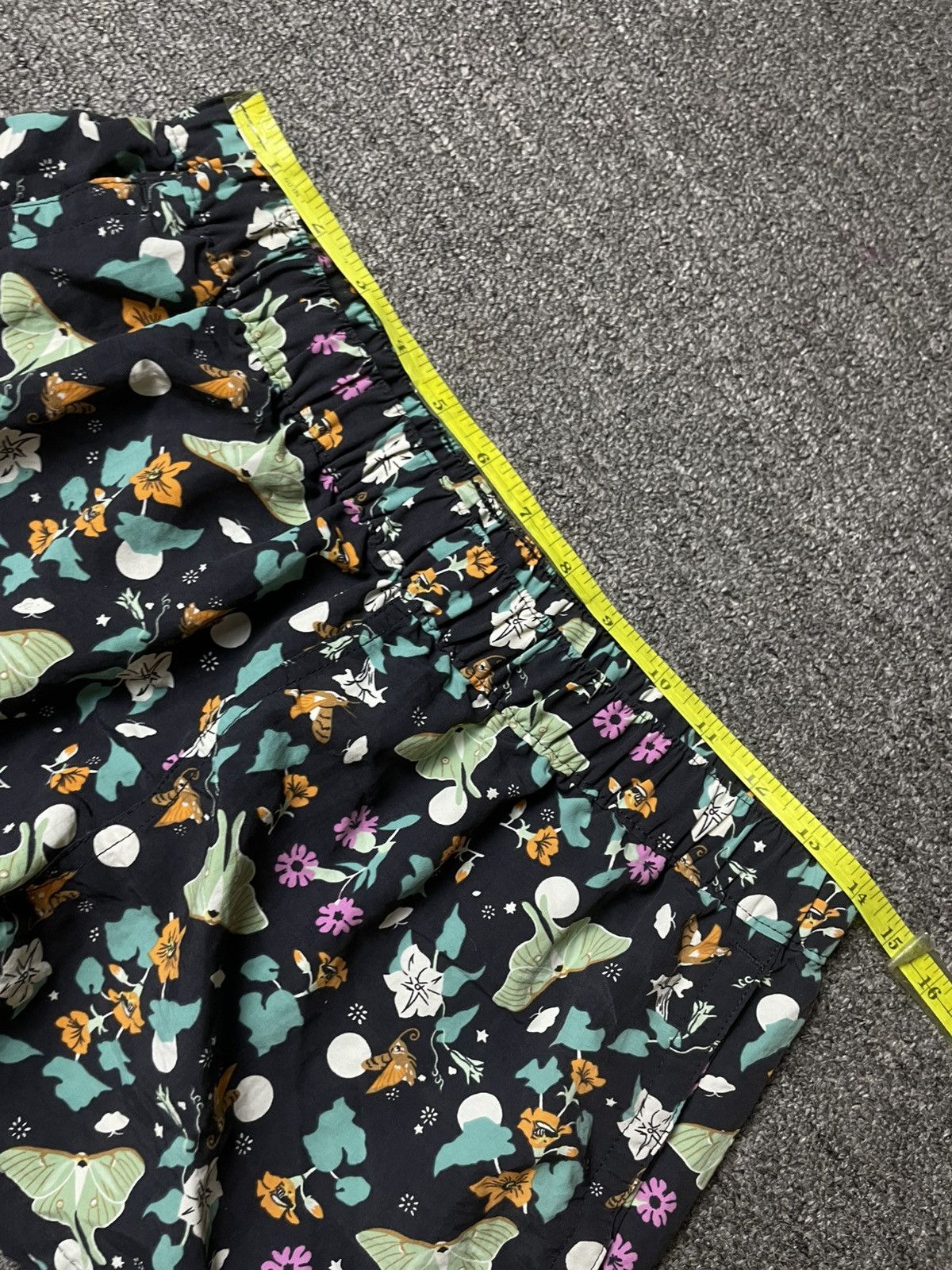 Japanese Brand × Patagonia × Vintage Patagonia Women’s Barely Baggies Shorts (112) Size 28" / US 6 / IT 42 - 7 Thumbnail