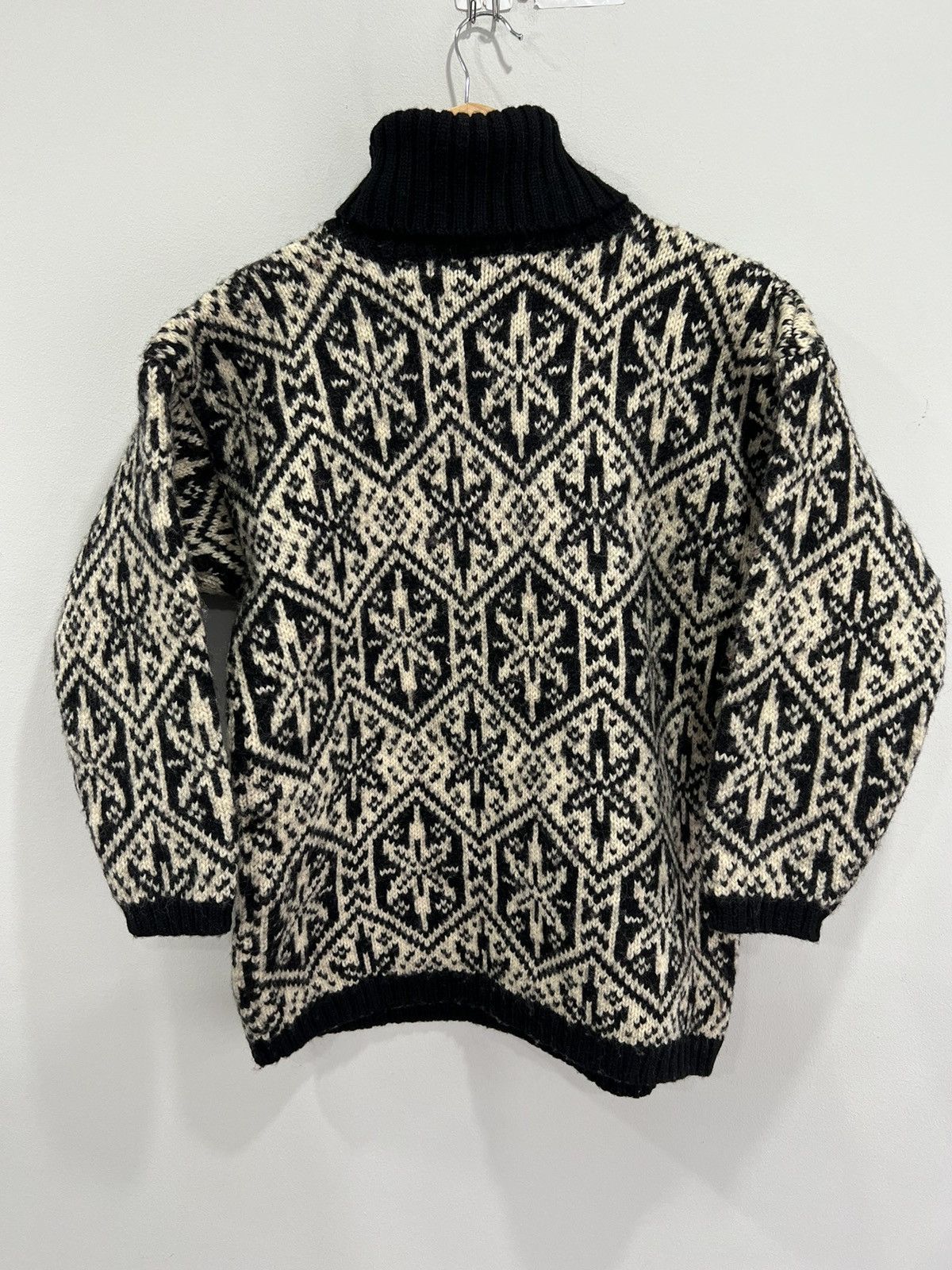 Vintage Vintage Womens Eddie Bauer Knit Sweater pattern Size US L / EU 52-54 / 3 - 2 Thumbnail