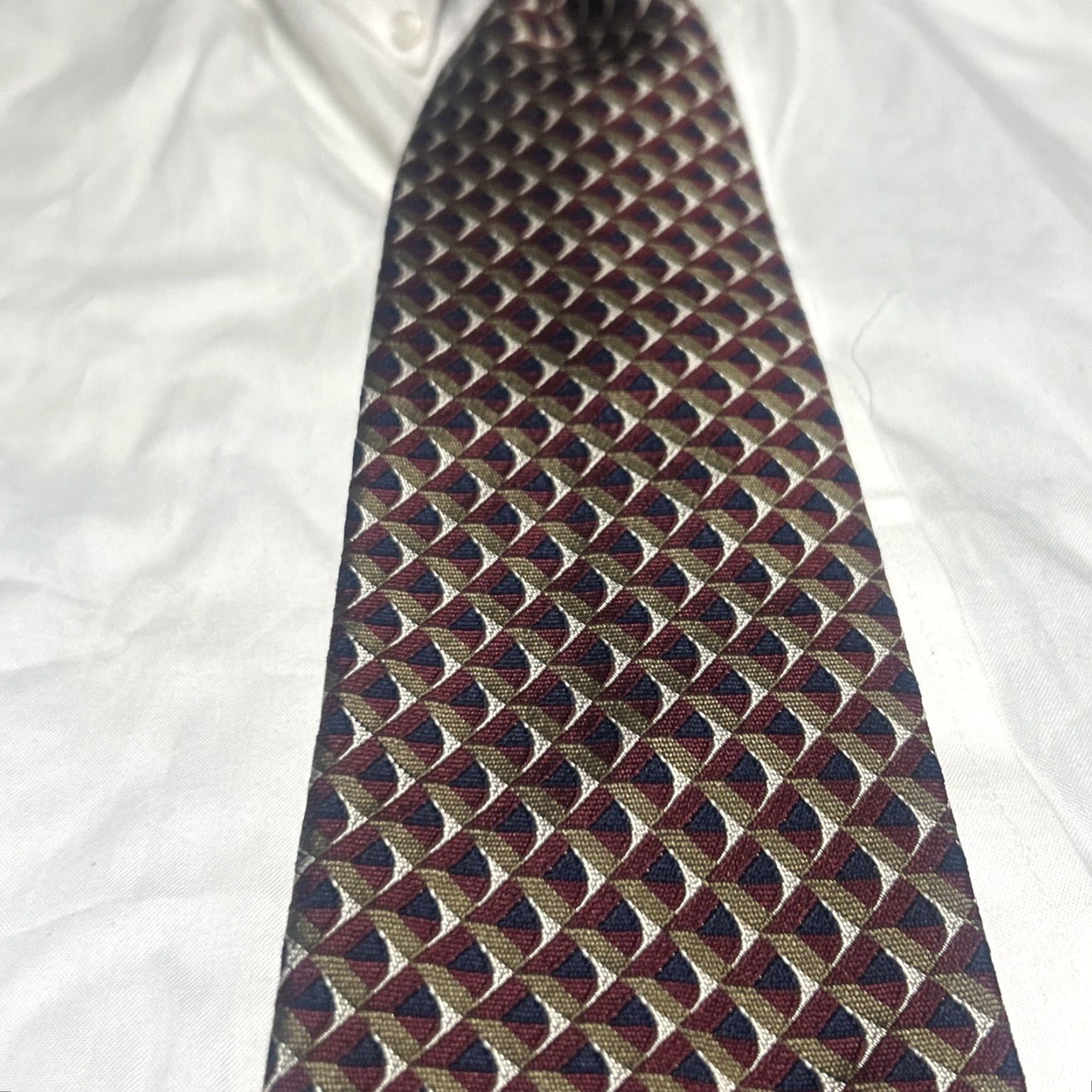 Vintage FERRELL REED Tie Men 100% Silk Red Navy Silver Abstract Design Classic 57-60 in USA Size ONE SIZE - 3 Thumbnail