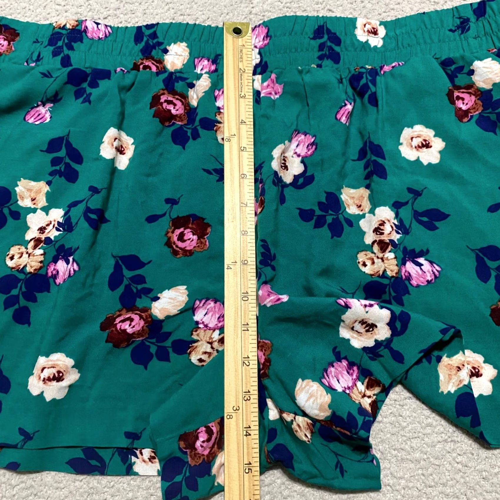 Apt. 9 Apt. 9 Shorts Womens 2XL Green Floral Pull On Elastic Waist Pockets Inseam 3" Size 40" / US 18 - 6 Thumbnail