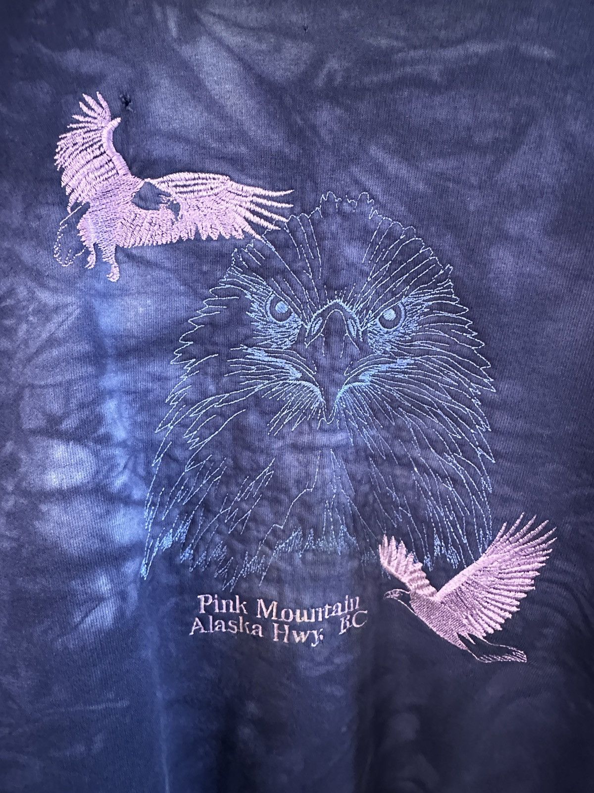 Vintage Vintage 90s Pink Mountain Highway Eagle Graphic Sweater Size US L / EU 52-54 / 3 - 4 Thumbnail