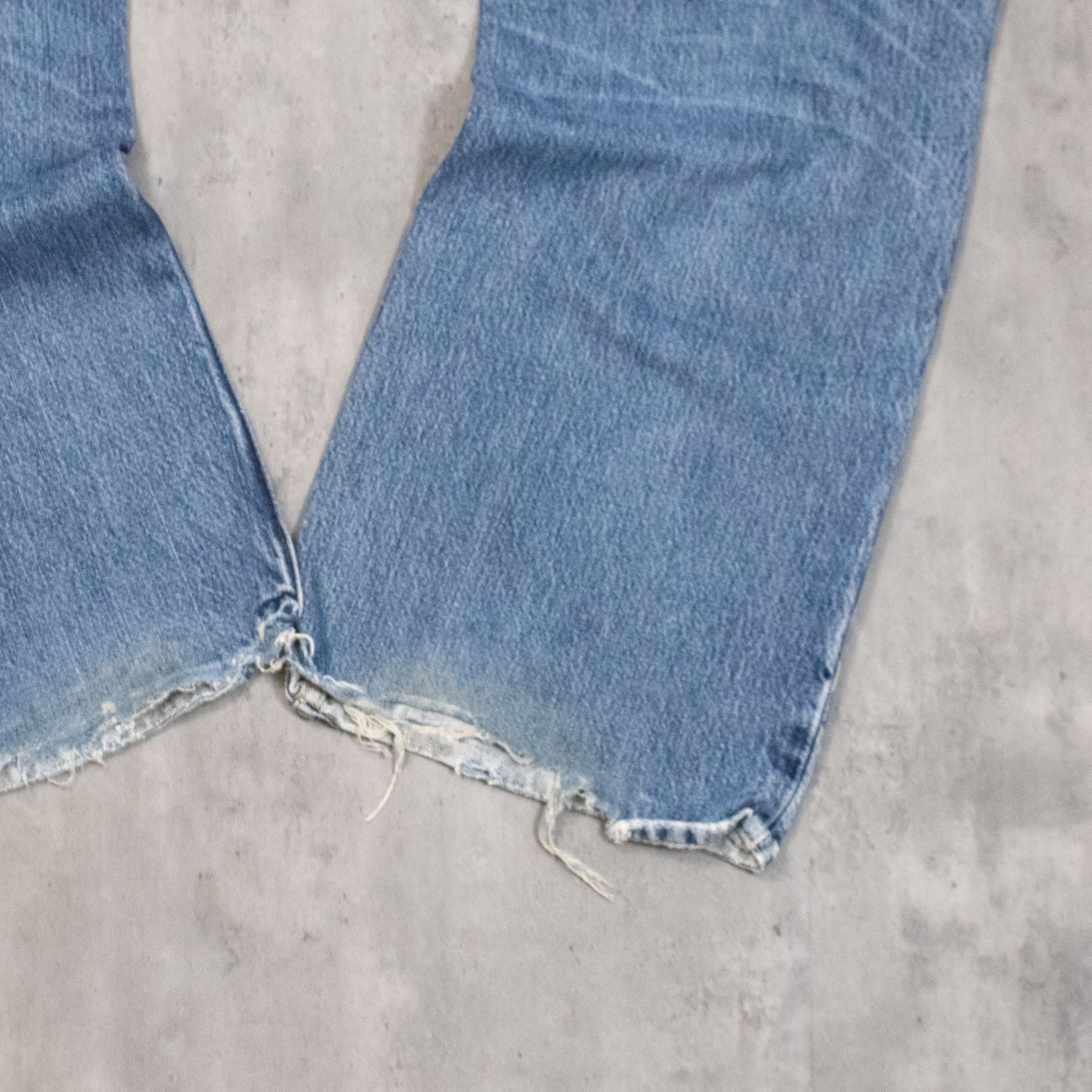 American Eagle Outfitters Y2K 00's Baggy Relax Bootcut Midwash Distressed Denim Pant's Size US 36 / EU 52 - 12 Thumbnail