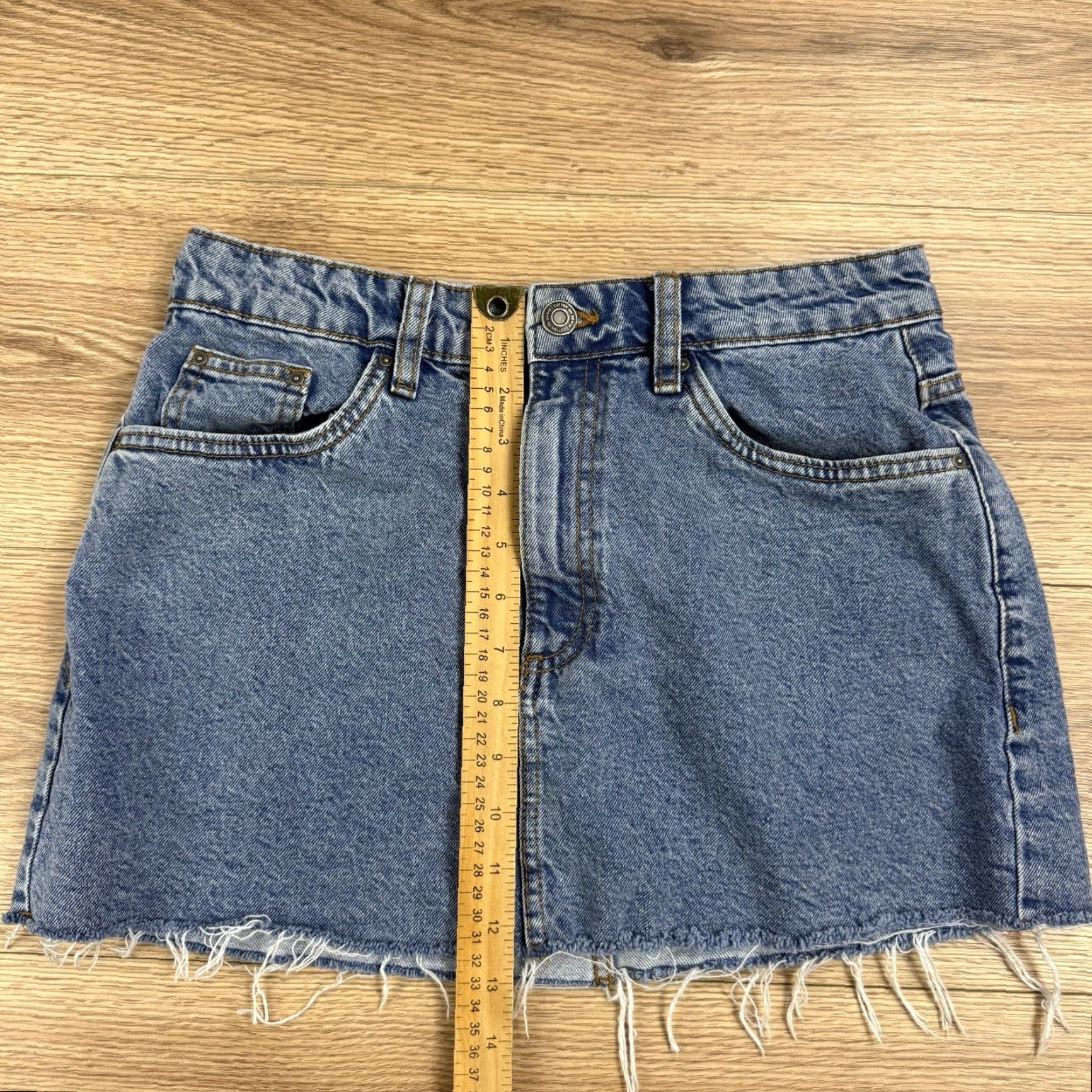 Cotton On Cotton On Denim Mini Skirt 28 Women Blue Regular Short Distressed Raw Hem Knit Cotton Denim Skirt Womens 28 Size 28" / US 6 / IT 42 - 6 Thumbnail