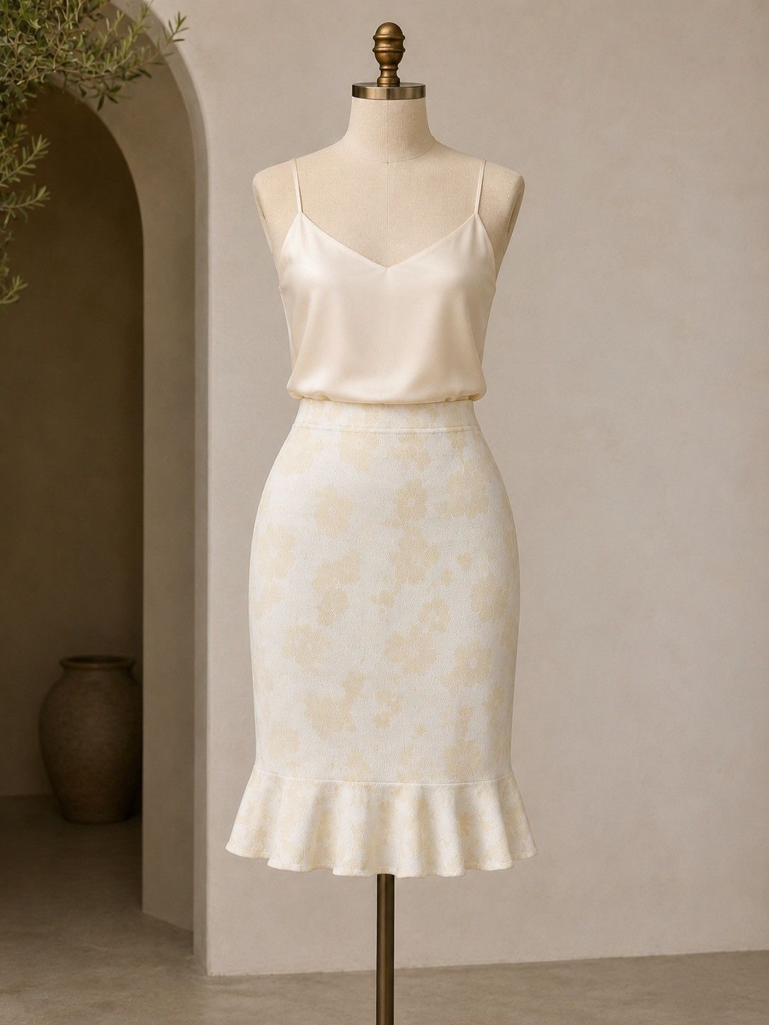 St. John VTG St John Marie Gray Collection Ivory Floral Knit Skirt Size 26" / US 2 / IT 38 - 1 Thumbnail