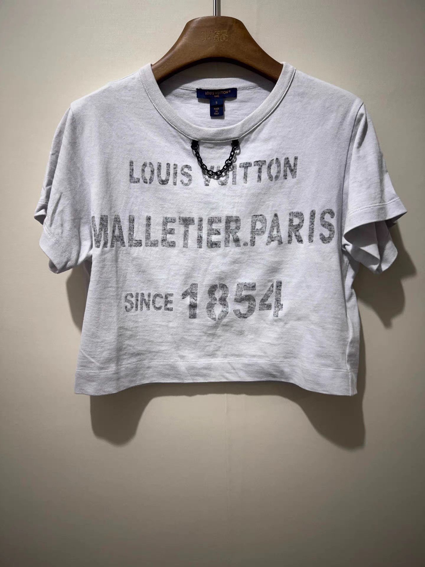Louis Vuitton Louis Vuitton Engraved Cropped Short-Sleeve T-Shirt K13 Size S / US 4 / IT 40 - 1 Thumbnail