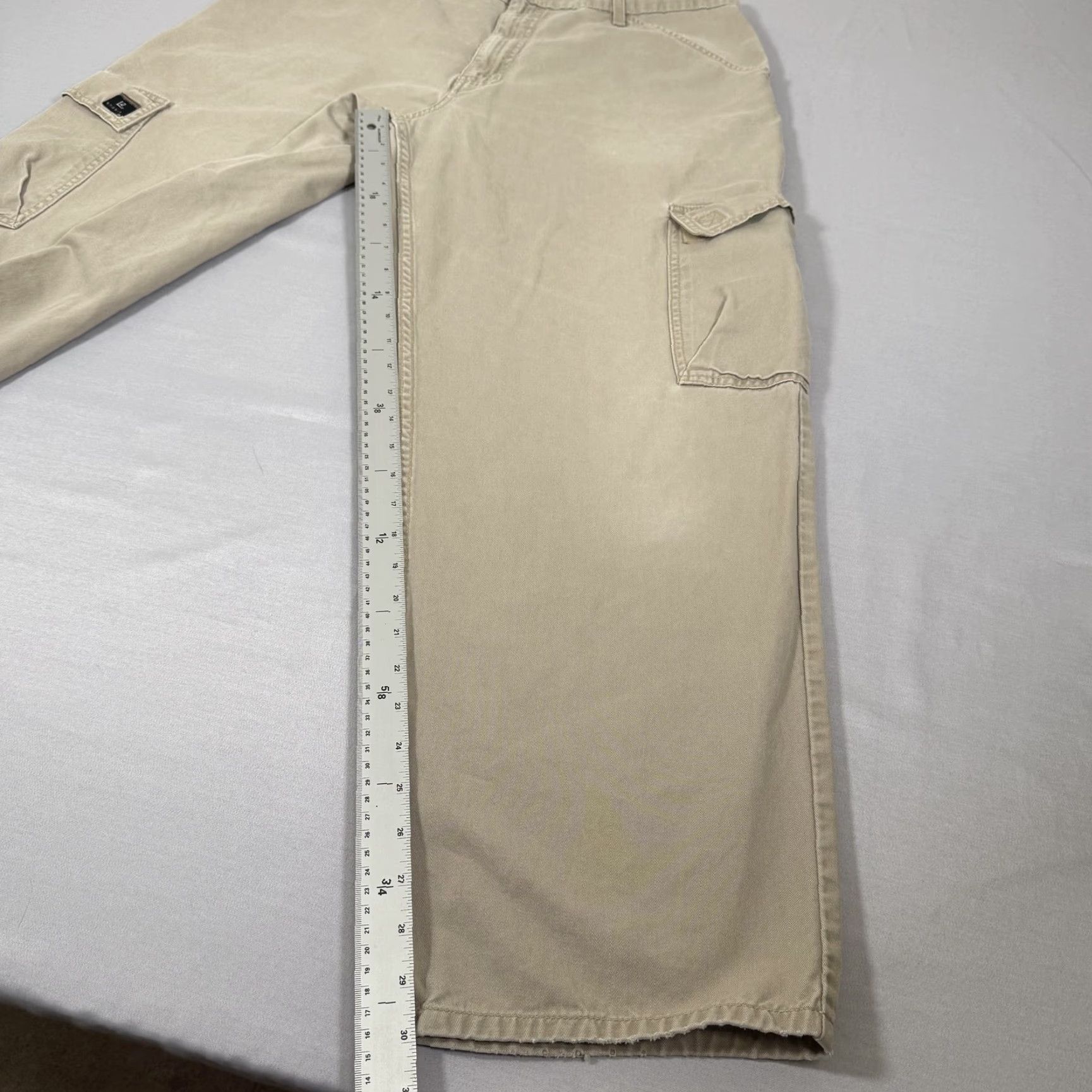 Levi's VINTAGE Levi's L2 Khakis Cargo Pants Mens 36x32 Beige Straight Leg 90s Grunge Y2K Baggy Loose Cargo Pockets Jeans Workwear Shirt? Size US 36 / EU 52 - 6 Thumbnail