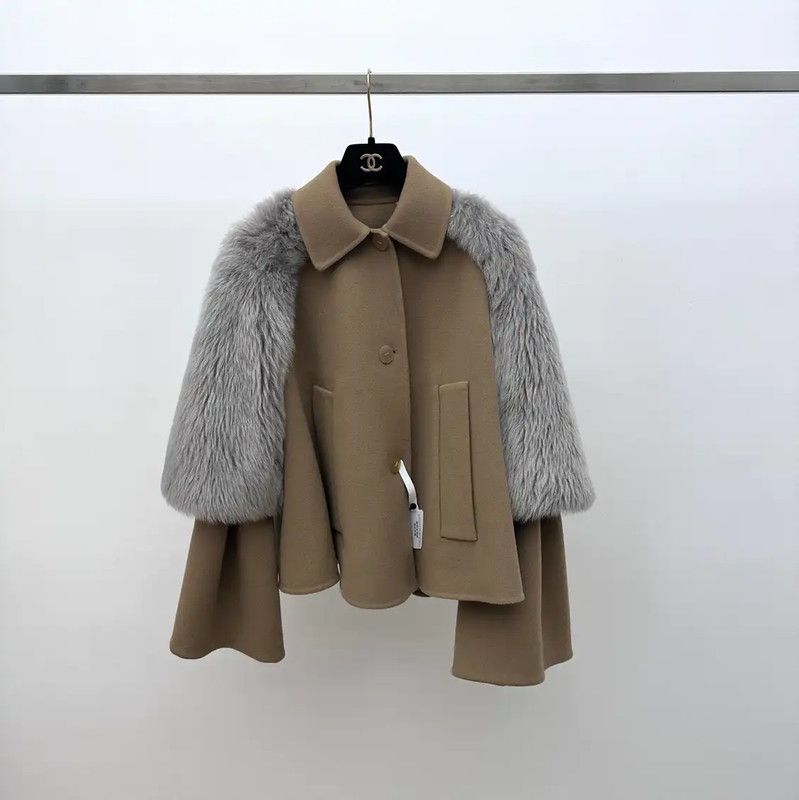 Loewe Loewe Beige Women's Jacket with Faux Fur Sleeves 0089 Size M / US 6-8 / IT 42-44 - 1 Thumbnail