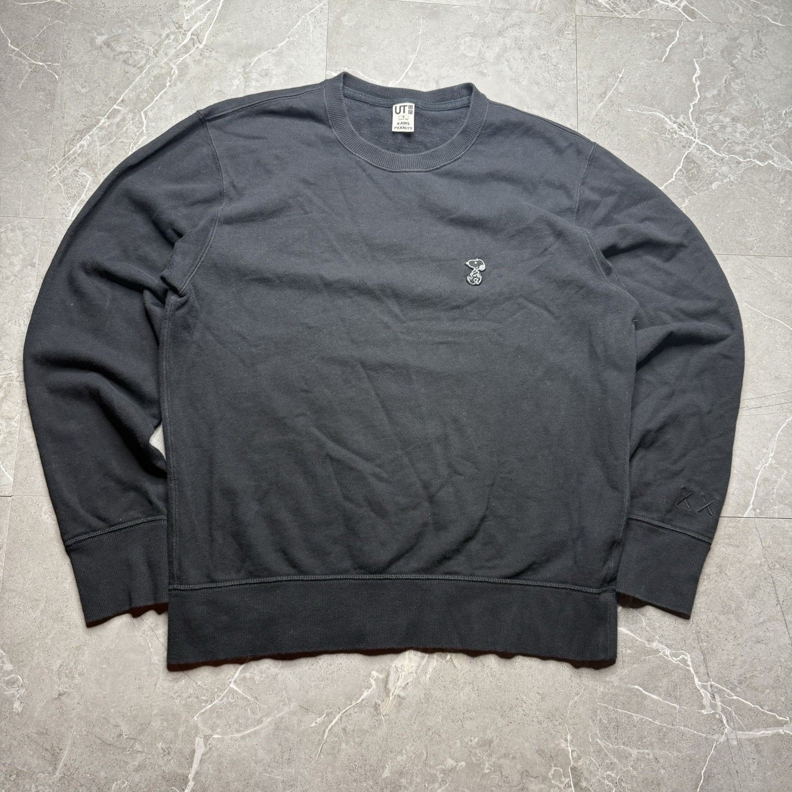Uniqlo Uniqlo KAWS Peanuts Snoopy Sweatshirt Men’s Medium Black UT Size US M / EU 48-50 / 2 - 2 Thumbnail