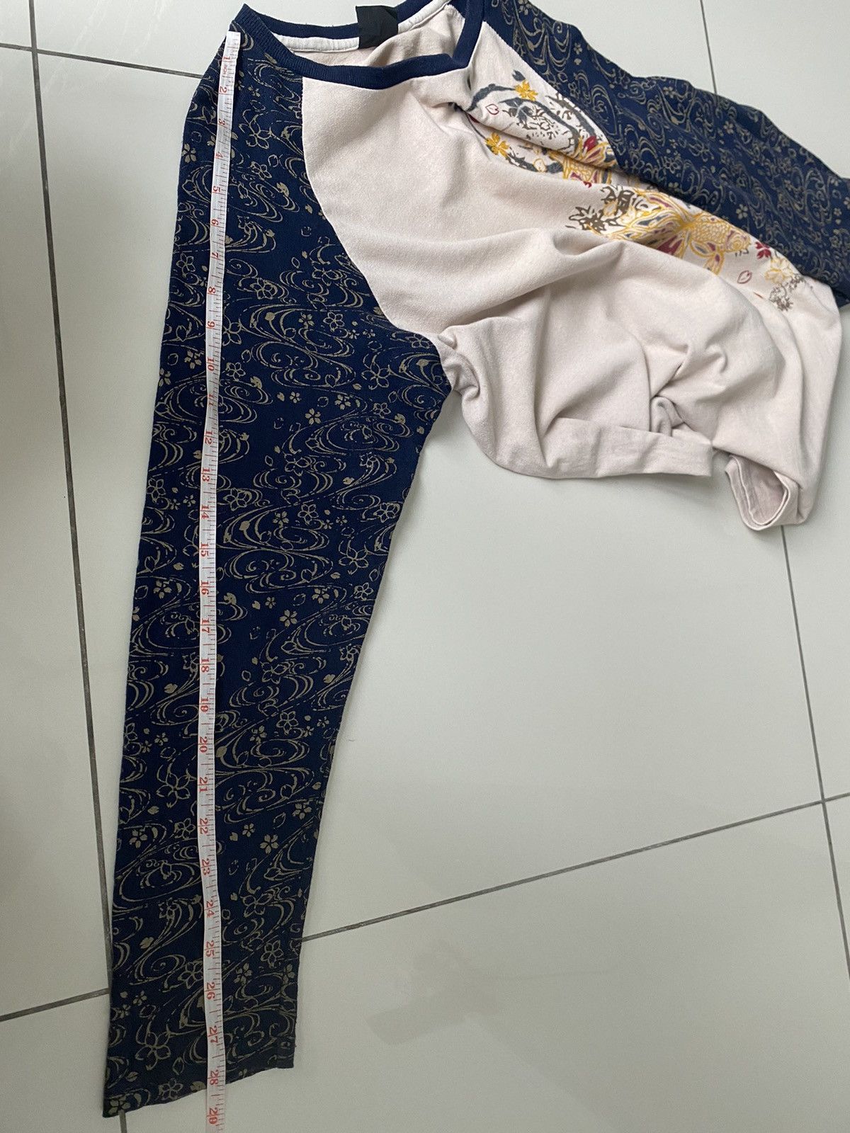 Japanese Brand Vintage Y2K DBLD Traditional Design Gold Fish L/S Tshirt Size US L / EU 52-54 / 3 - 11 Thumbnail