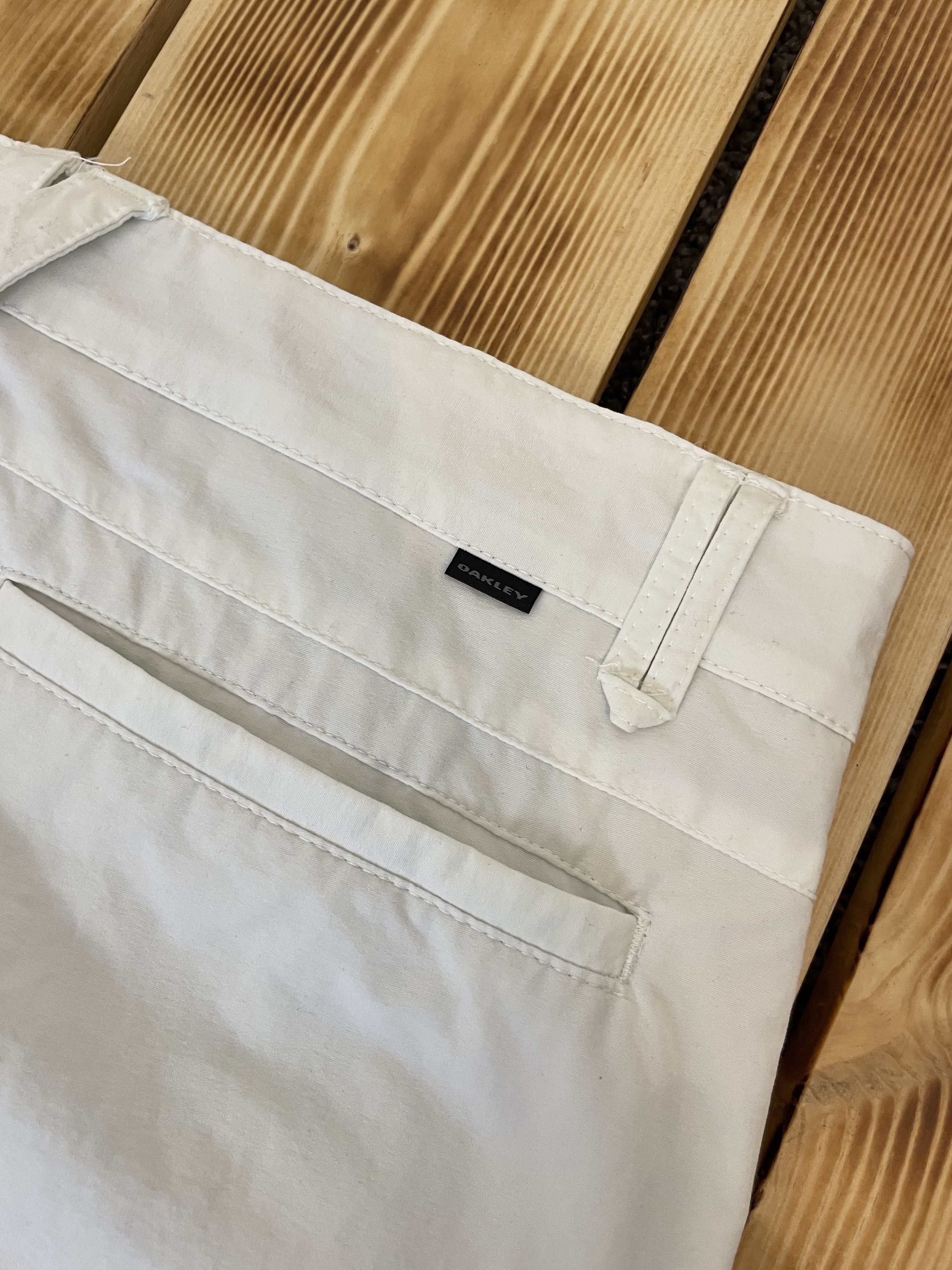 Oakley Oakley White Nylon Pants Y2K Vintage Outdoor Golf Size US 33 - 16 Thumbnail